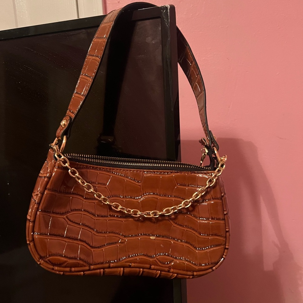Brown Croc-Embossed Shoulder Bag with Gold Chain